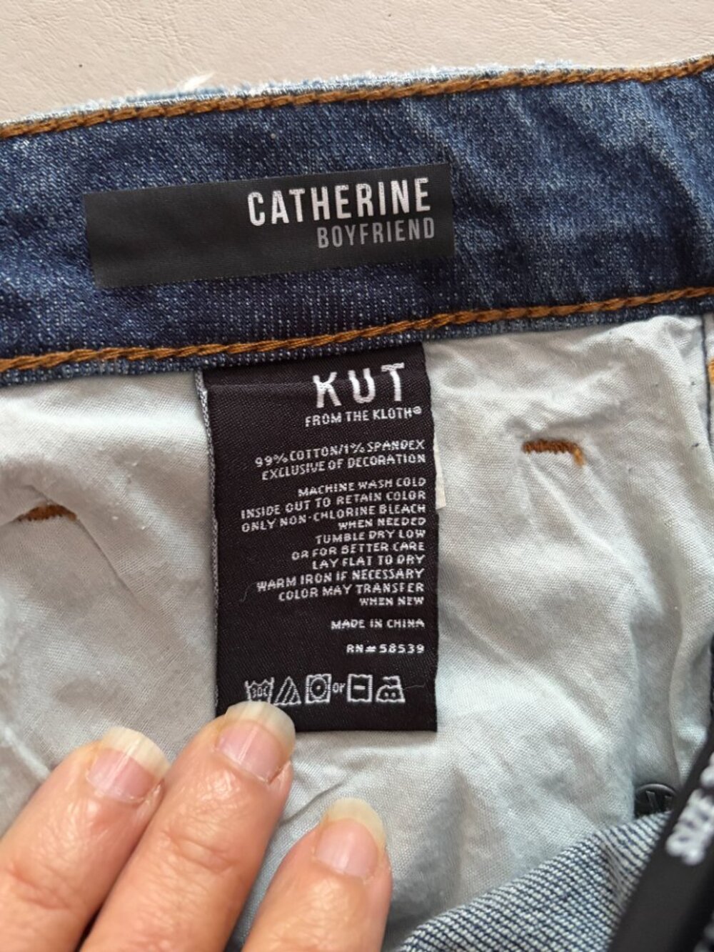 Kut from the Kloth Catherine Boyfriend Jeans Size 20W Distressed NWT - Picture 6 of 8